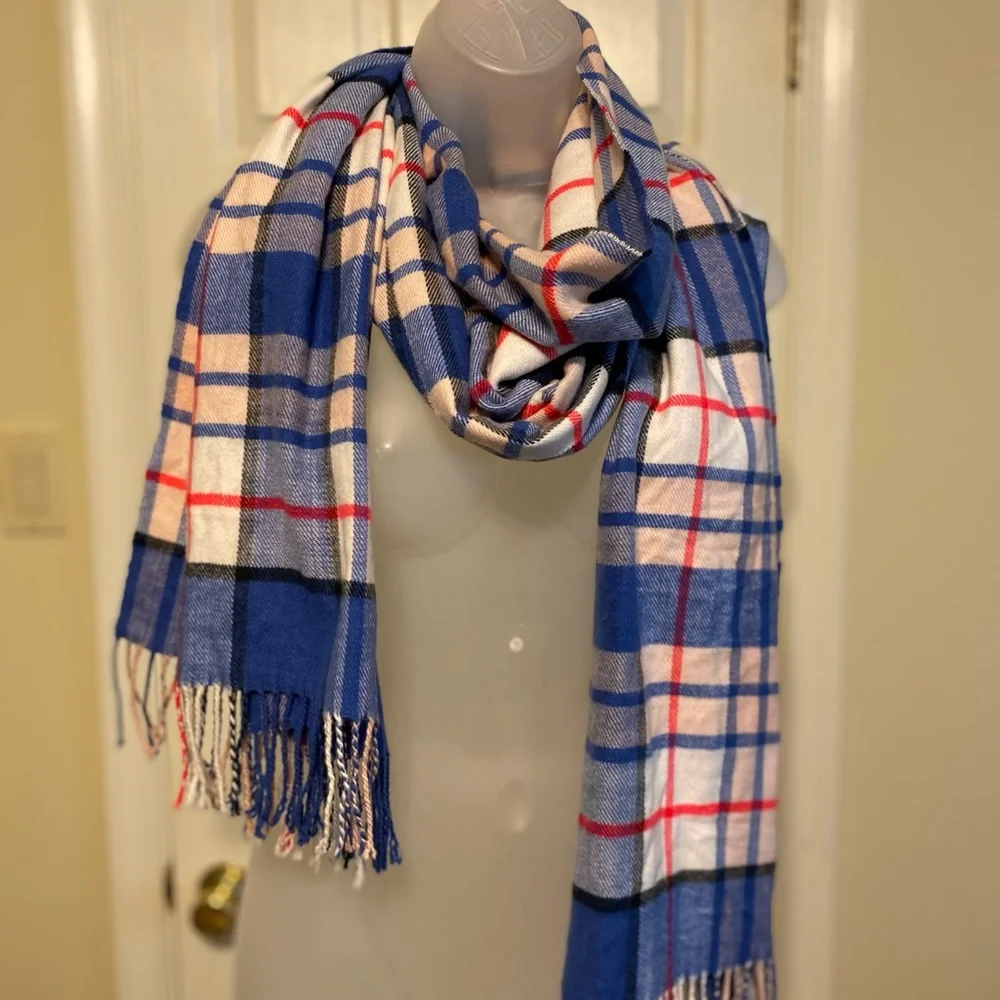 NWOT Oversized very soft long blue plaid scarf/wrap w/fringes, Size: 80”…
